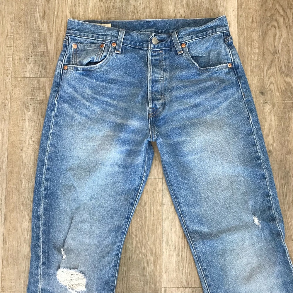 Levi’s 501 93 Button Fly Straight Leg Jeans / tag size 30x32 / fit 28”-29”